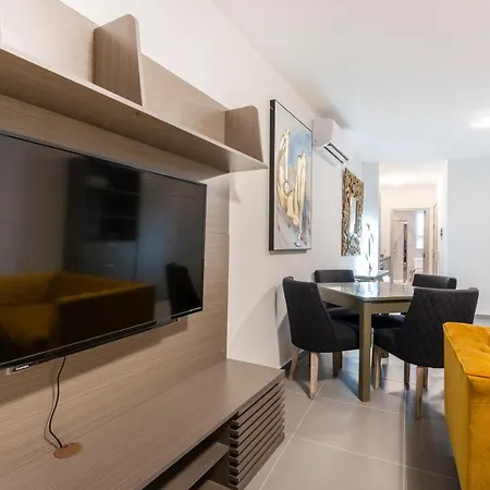 Designer 1br Studio With Comfy Sofa And Views By 360 Estates Apartamento