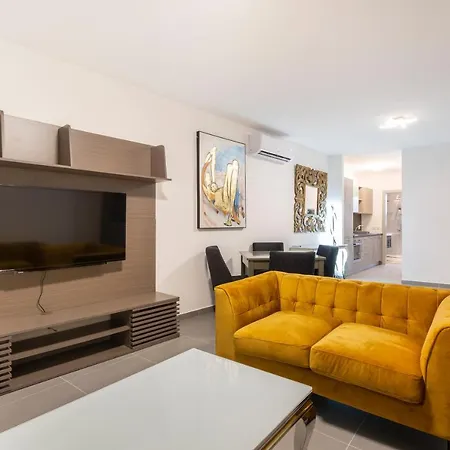 Designer 1br Studio With Comfy Sofa And Views By 360 Estates
