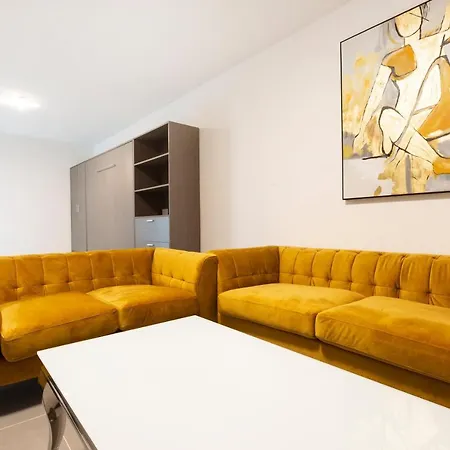 Designer 1br Studio With Comfy Sofa And Views By 360 Estates Appartamento